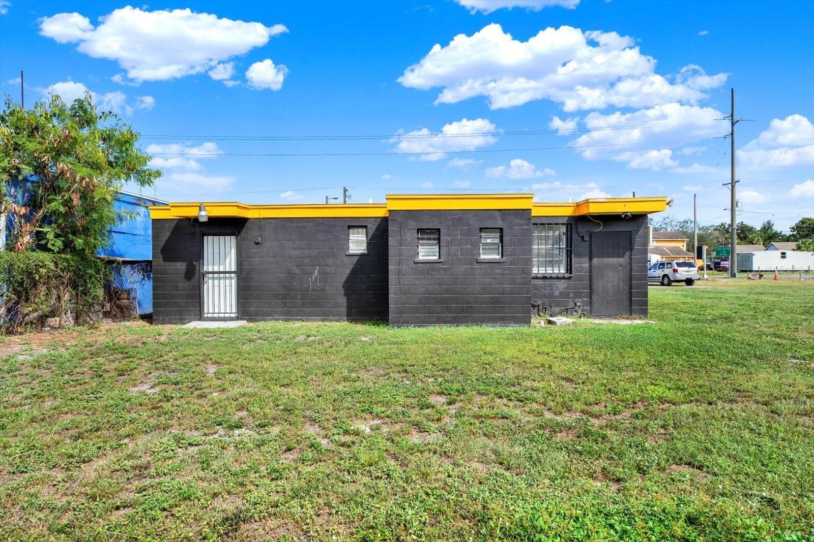 STRATHMORE - Commercial Sale