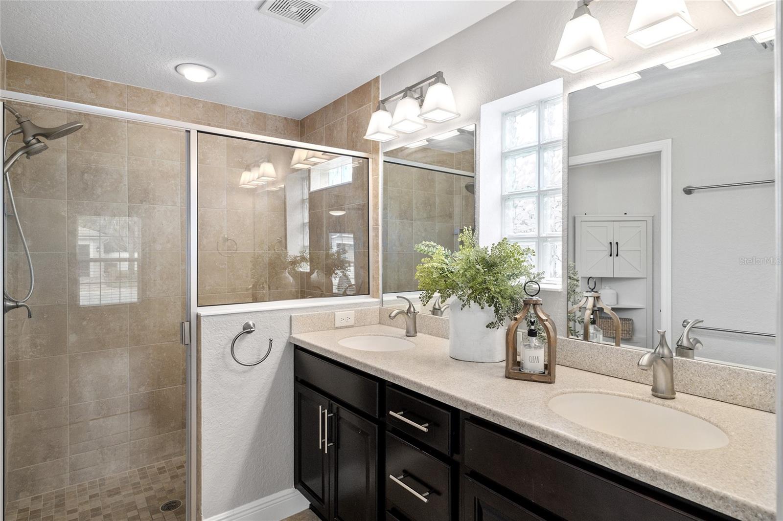 ENCLAVE/LAKESIDE LNDGS - Residential