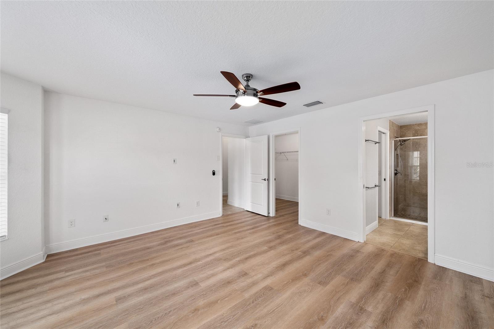 ENCLAVE/LAKESIDE LNDGS - Residential