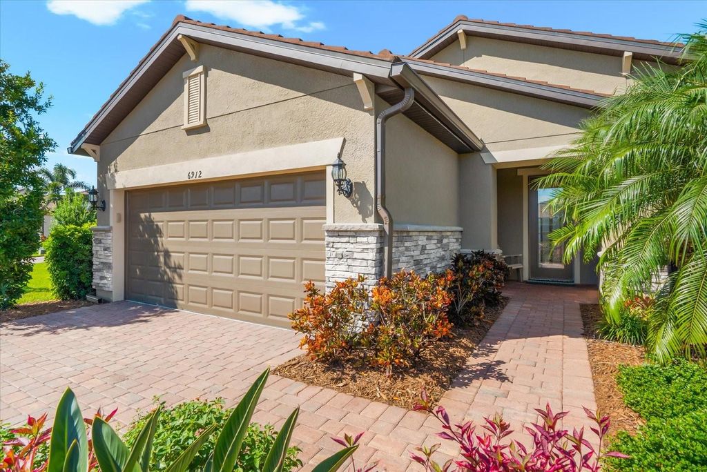Photo of 6912 Gosport Cove, Bradenton, FL 34202 (MLS # A4667254)