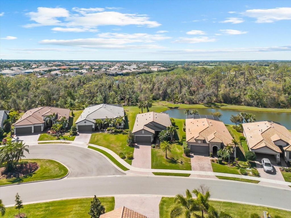 Photo of 6912 Gosport Cove, Bradenton, FL 34202 (MLS # A4667254)