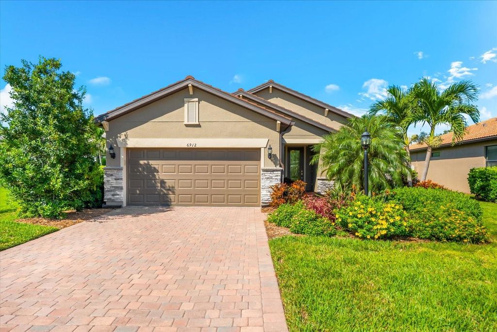 Photo of 6912 Gosport Cove, Bradenton, FL 34202 (MLS # A4667254)