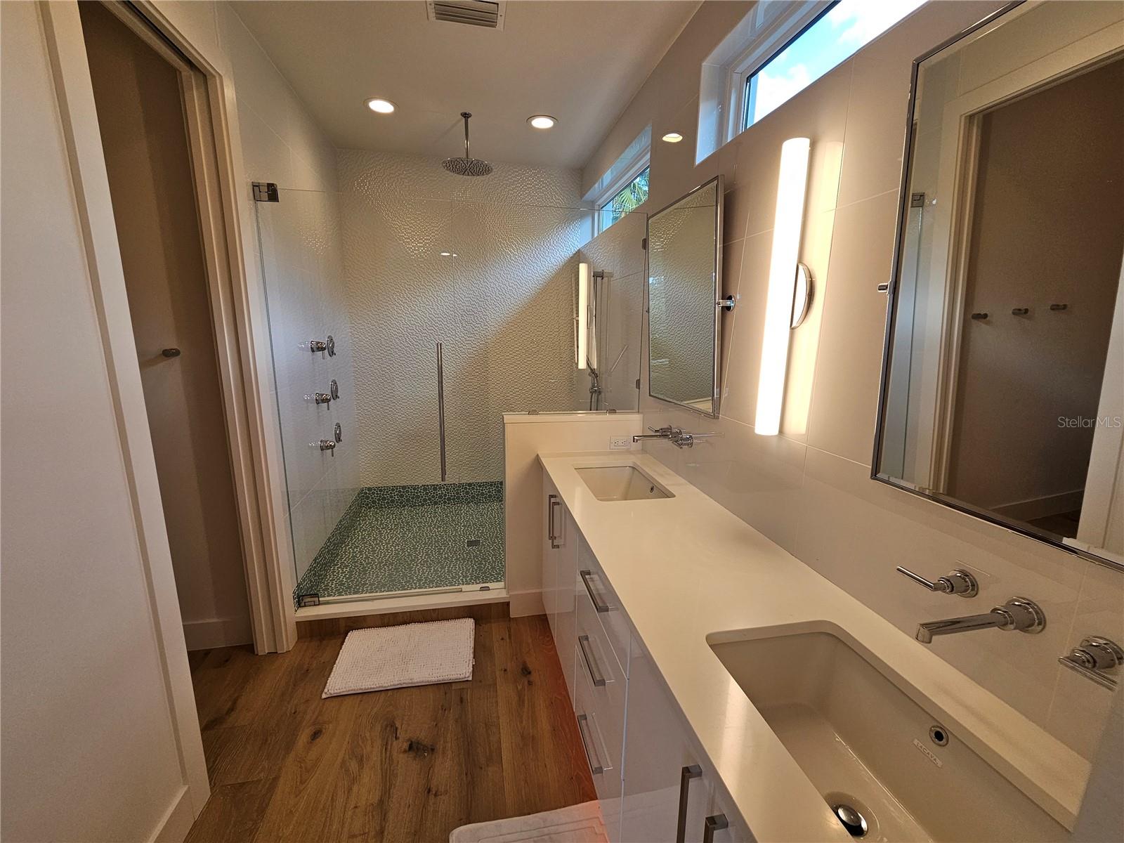 PHILLIPPI COVE - Residential Lease