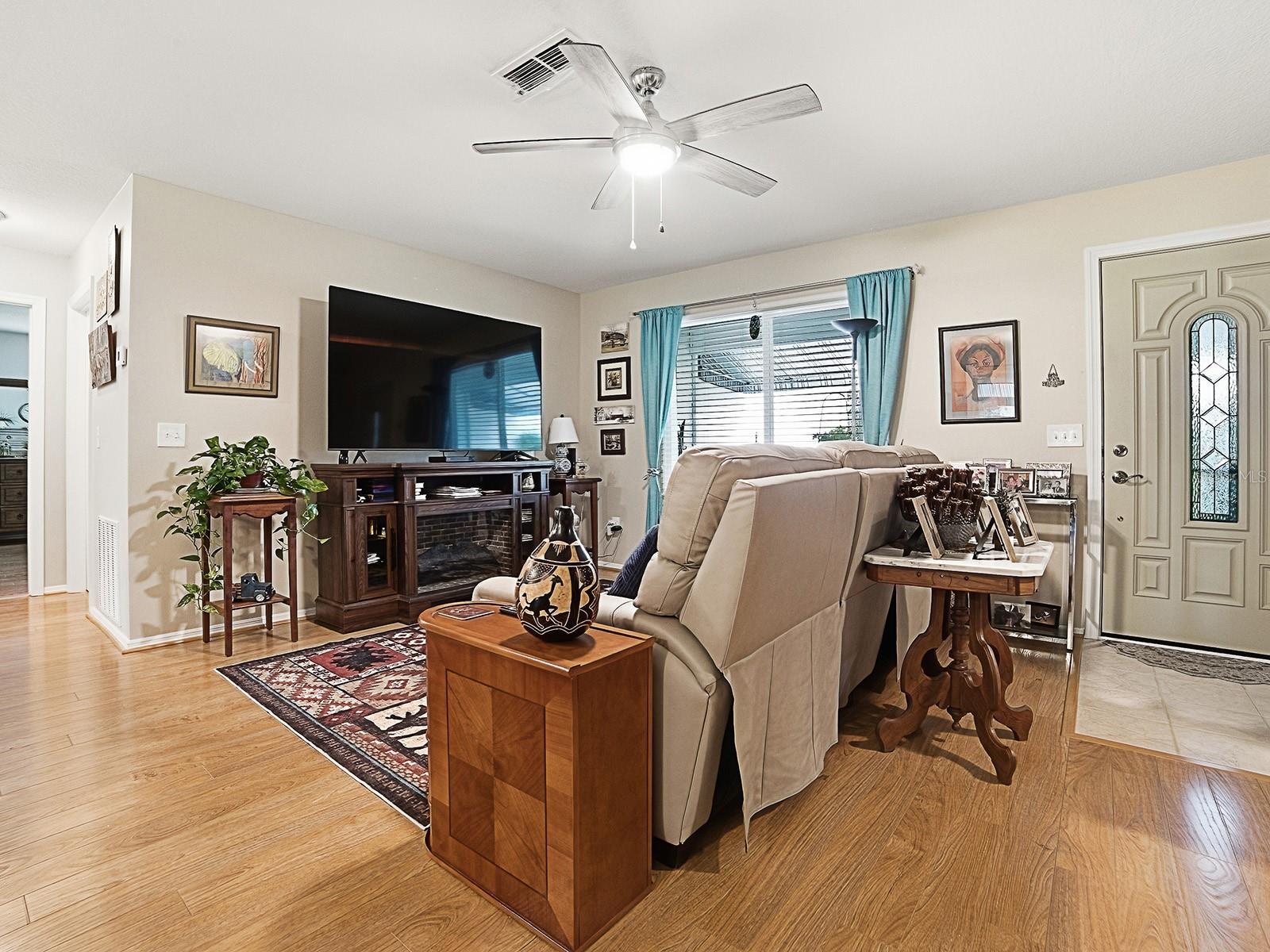 1507 GARDENA COURT