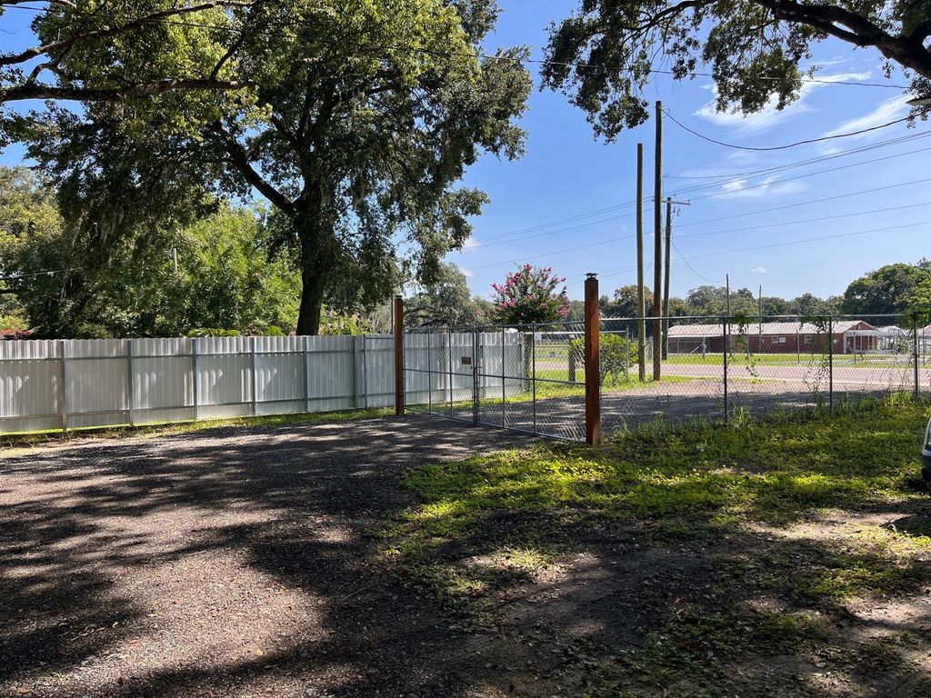 Photo of 10516 579 Highway, Thonotosassa, FL 33592 (MLS # TB8436374)