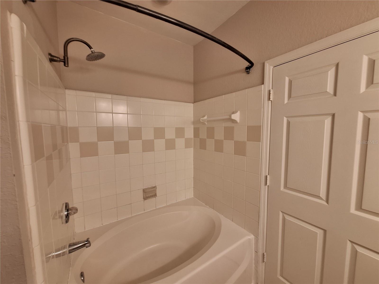 ADMIRALS WALK - Residential Lease