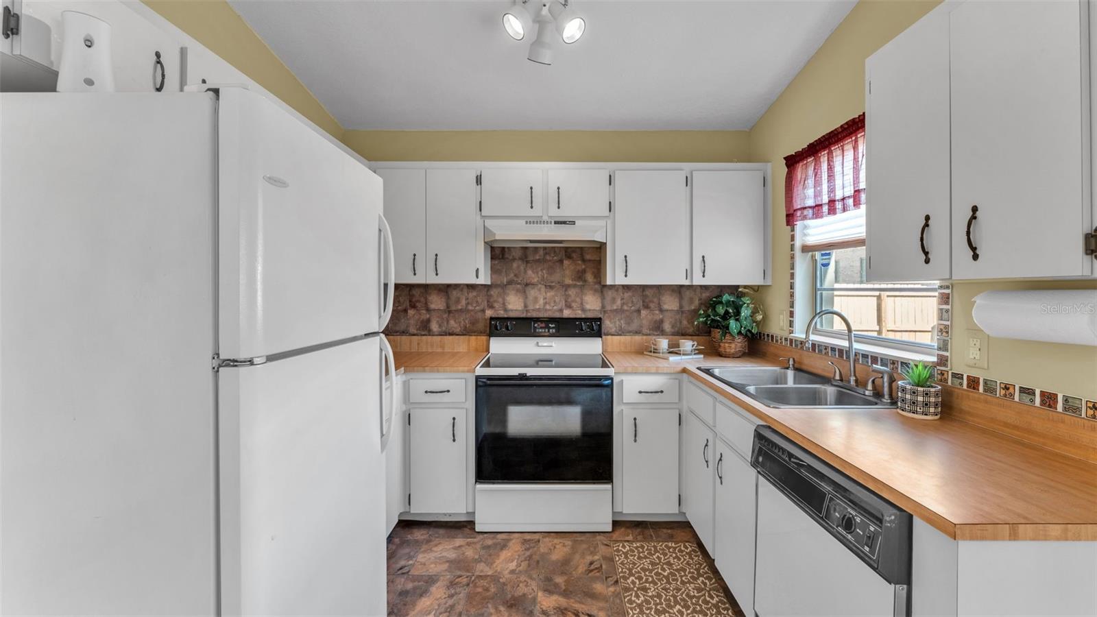 WHISPER LAKE I - Residential