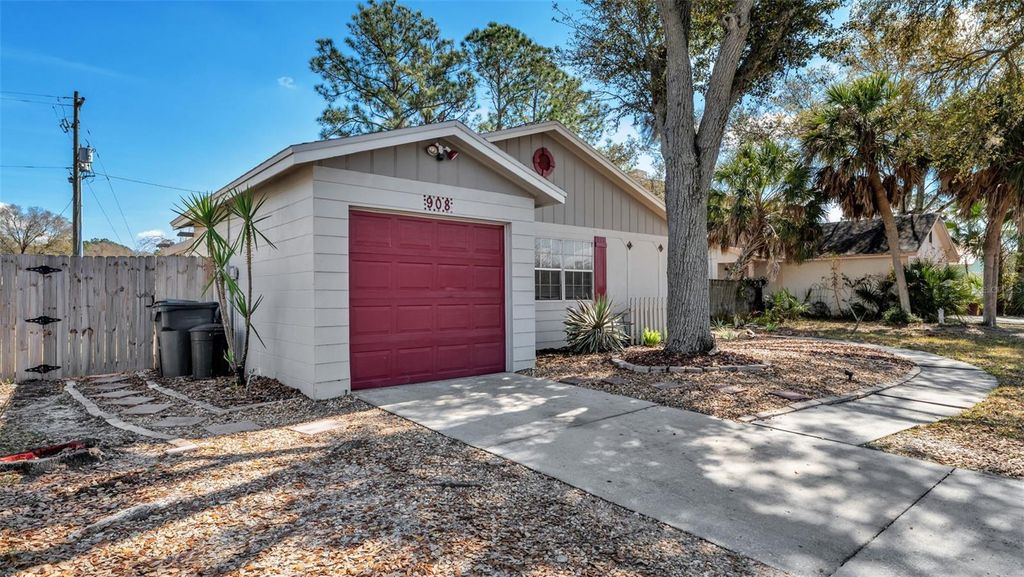 Photo of 908 Whisper Lake Drive, Winter Haven, FL 33880 (MLS # P4937925)