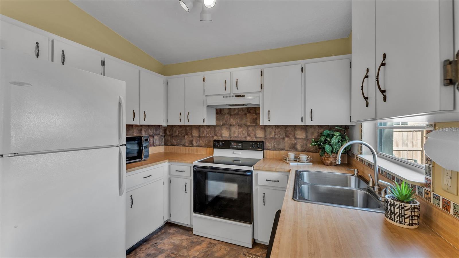 WHISPER LAKE I - Residential