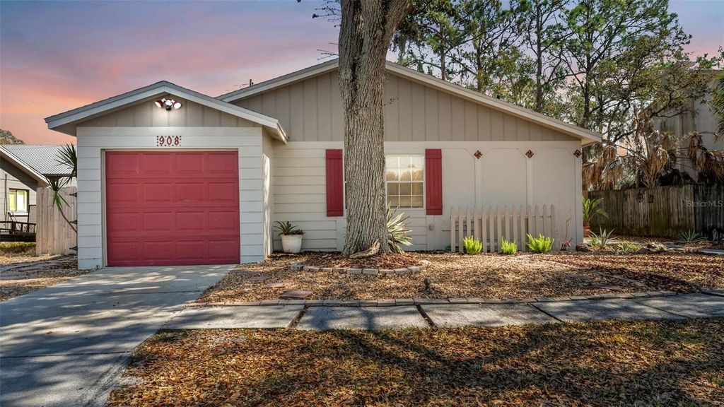 Photo of 908 Whisper Lake Drive, Winter Haven, FL 33880 (MLS # P4937925)