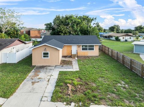 A home in WINTER HAVEN