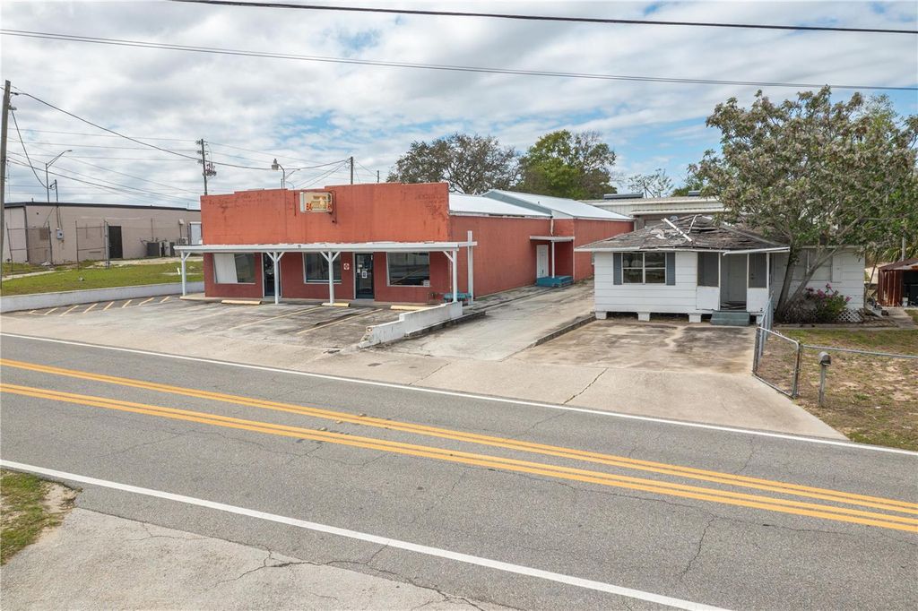 Photo of 19 Evergreen Drive, Lake Wales, FL 33898 (MLS # L4960488)