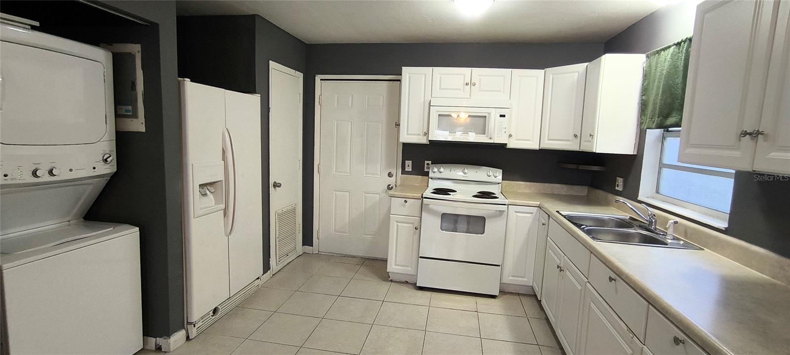 PHOENIX SUB NAPIER GRT - Residential Lease