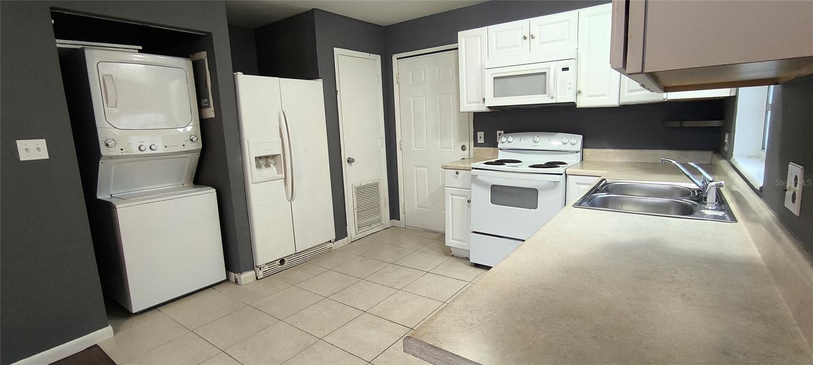PHOENIX SUB NAPIER GRT - Residential Lease