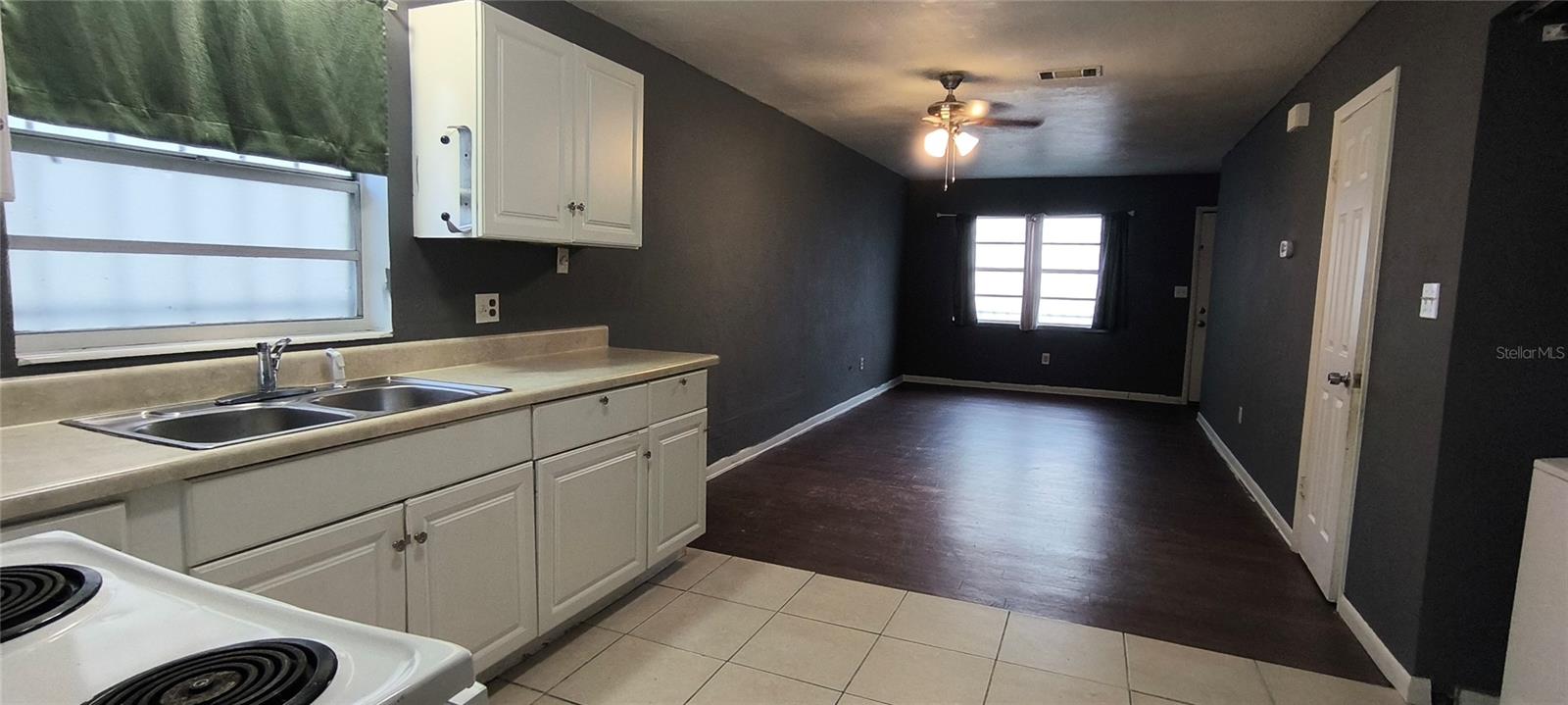PHOENIX SUB NAPIER GRT - Residential Lease