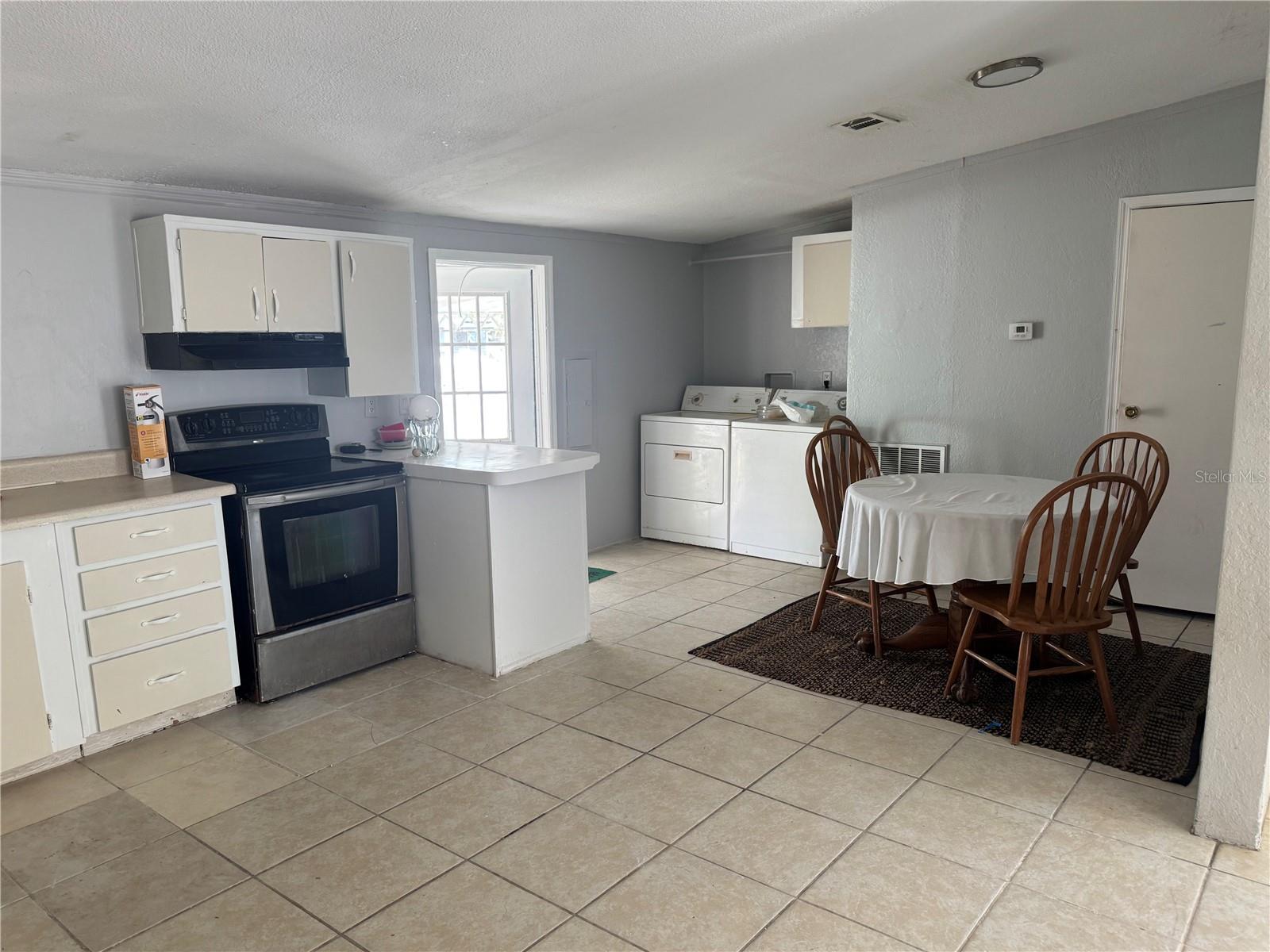 COMMONWEALTH - Residential