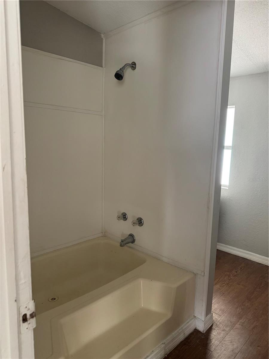 COMMONWEALTH - Residential