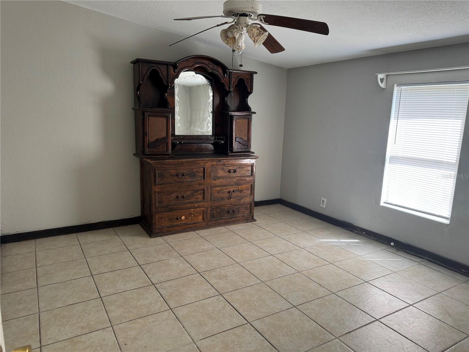 COMMONWEALTH - Residential