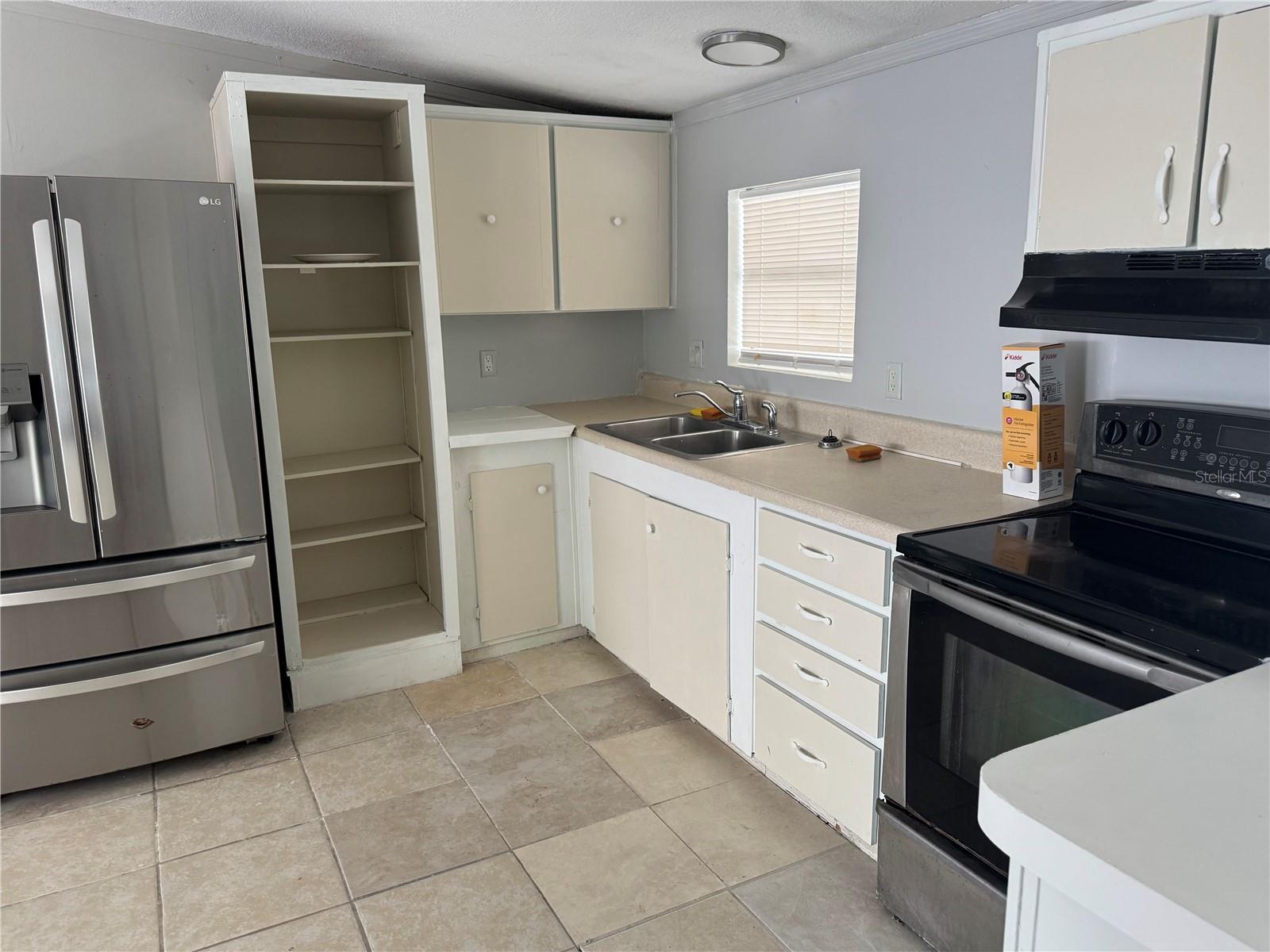 COMMONWEALTH - Residential