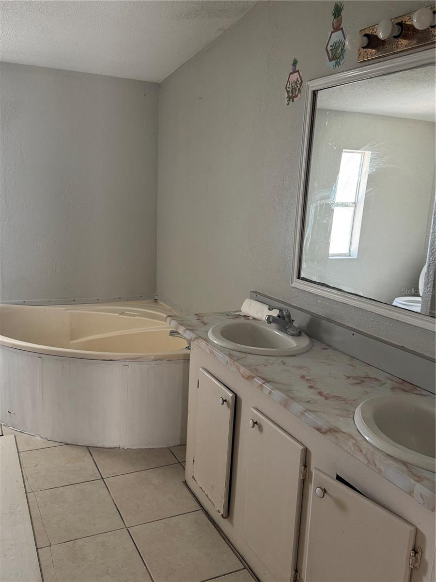 COMMONWEALTH - Residential