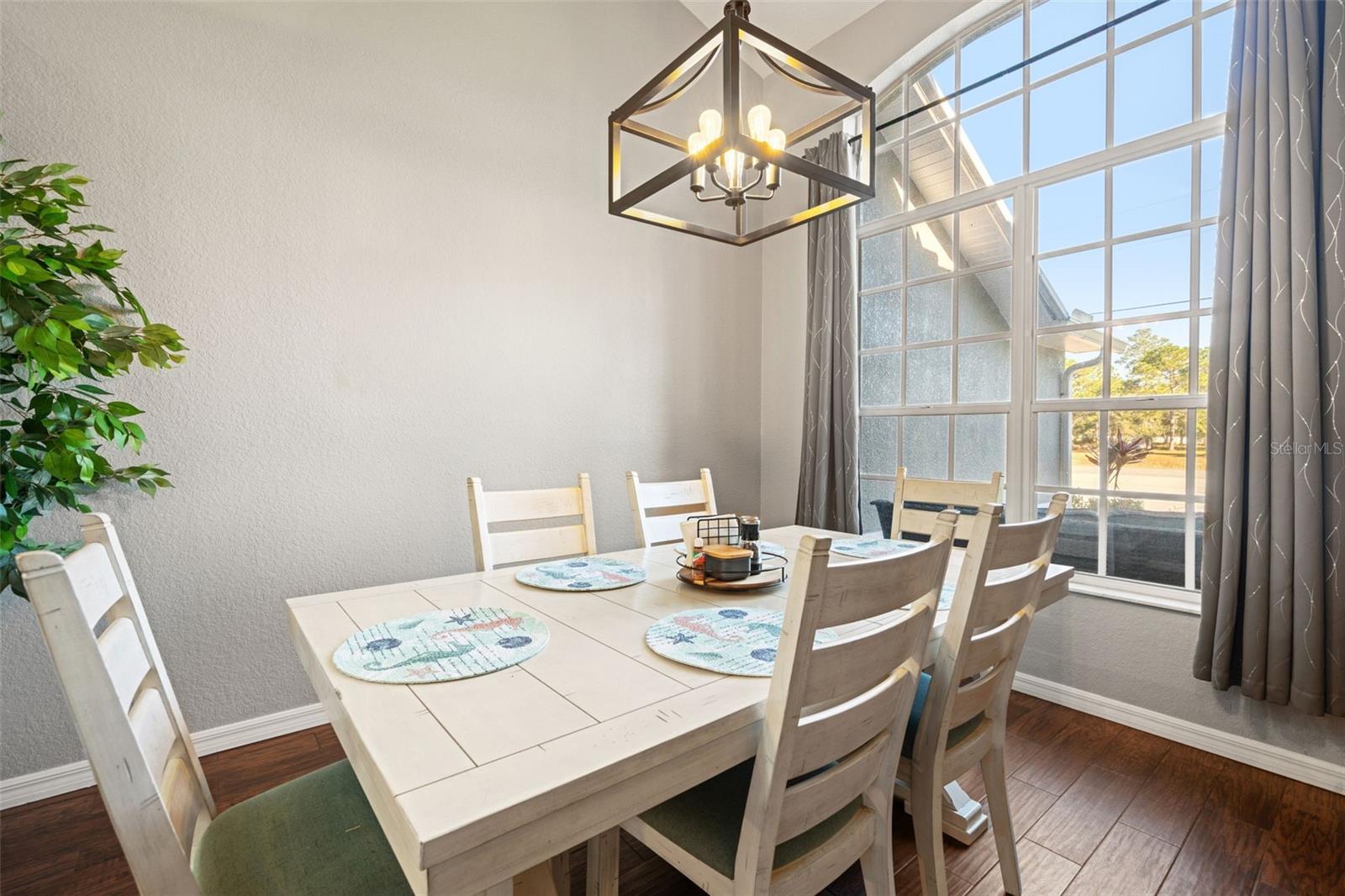 ROYAL HIGHLANDS - Residential