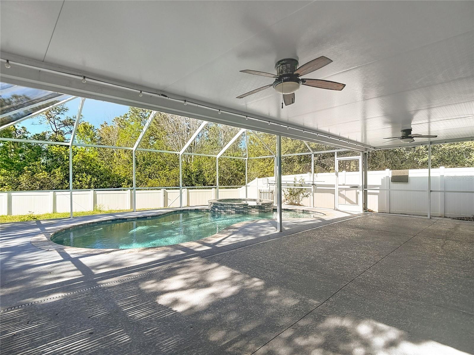 ASHLEY LAKES - Residential