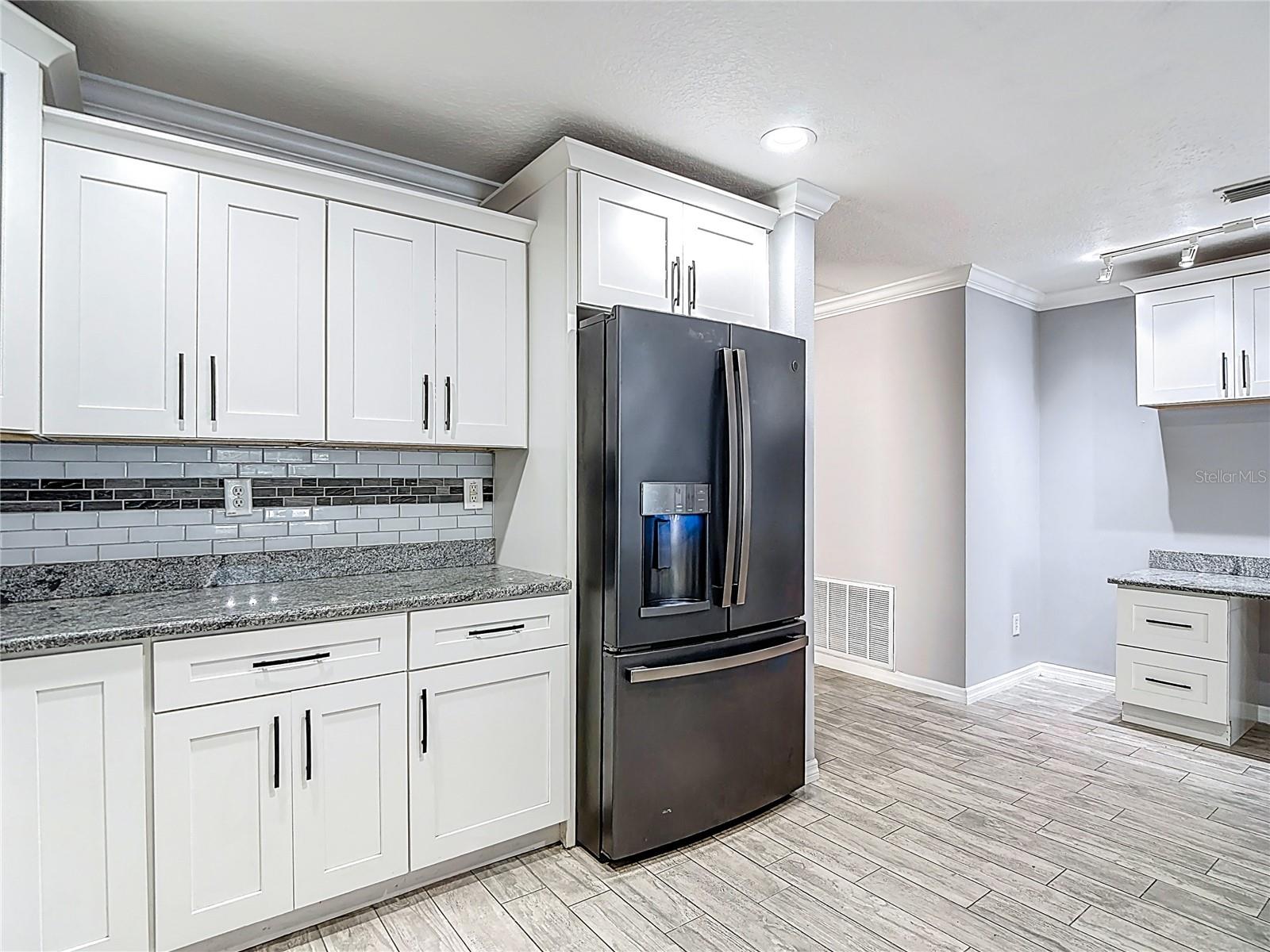 ASHLEY LAKES - Residential