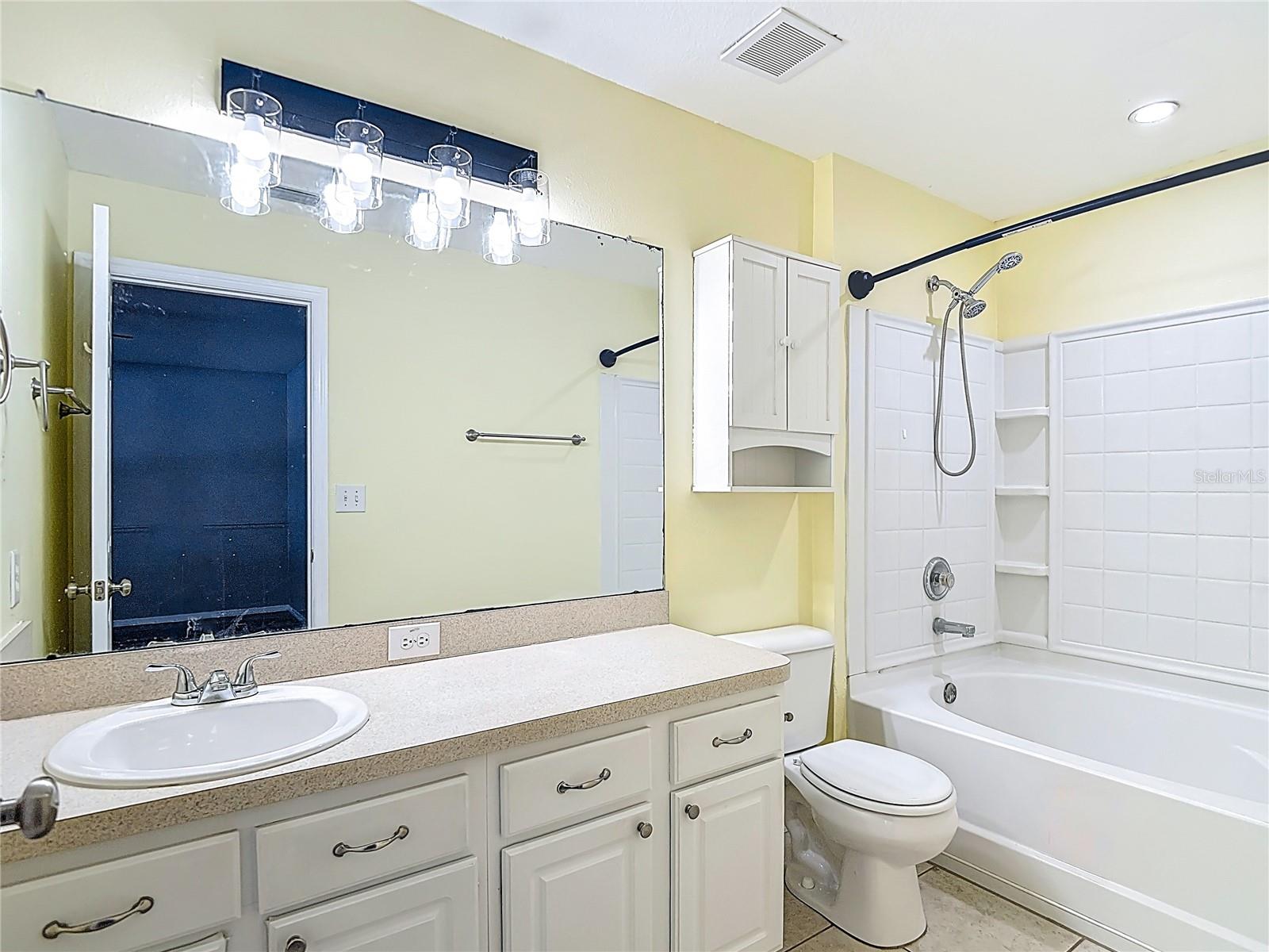 ASHLEY LAKES - Residential