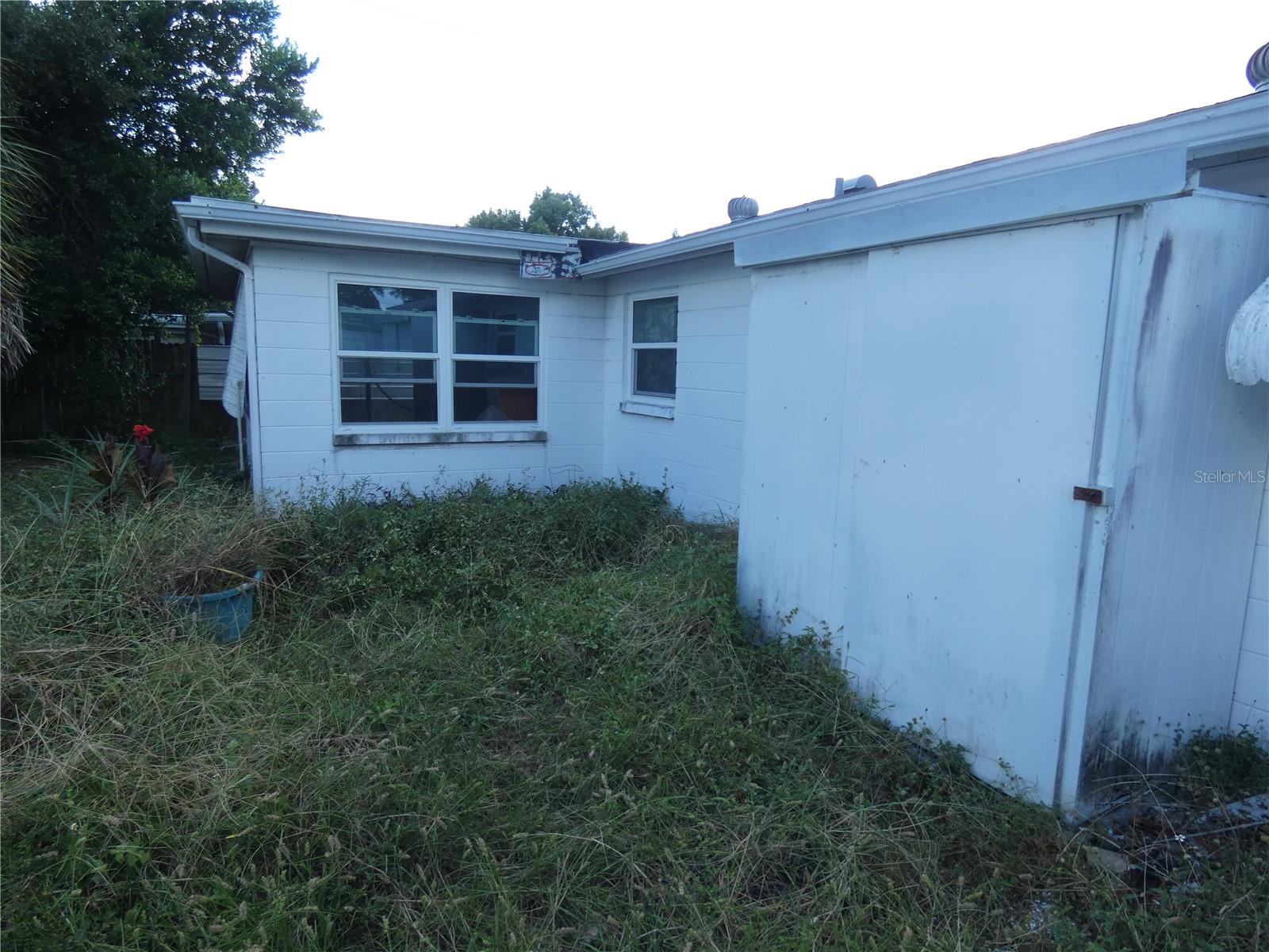 COLONIAL MANOR - Residential