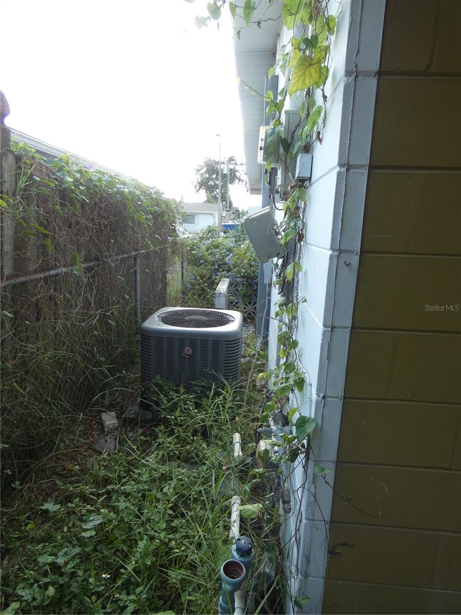 COLONIAL MANOR - Residential