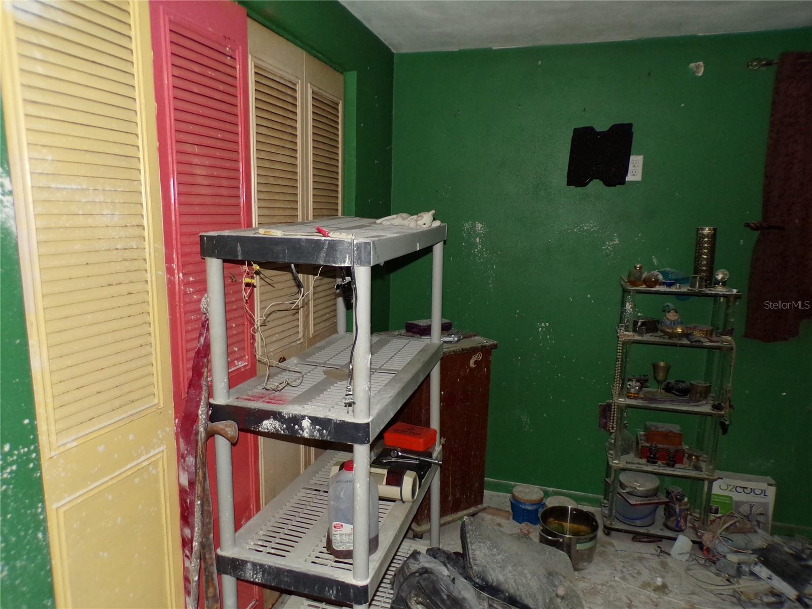 COLONIAL MANOR - Residential