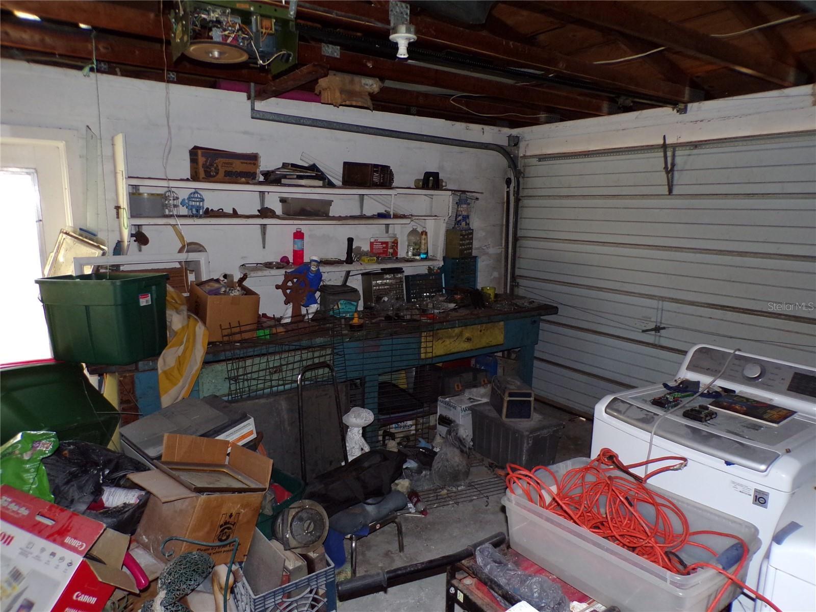 COLONIAL MANOR - Residential