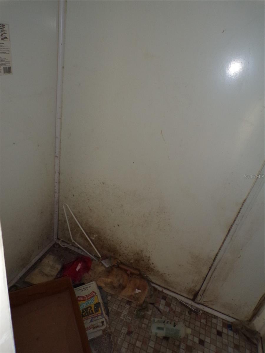 COLONIAL MANOR - Residential