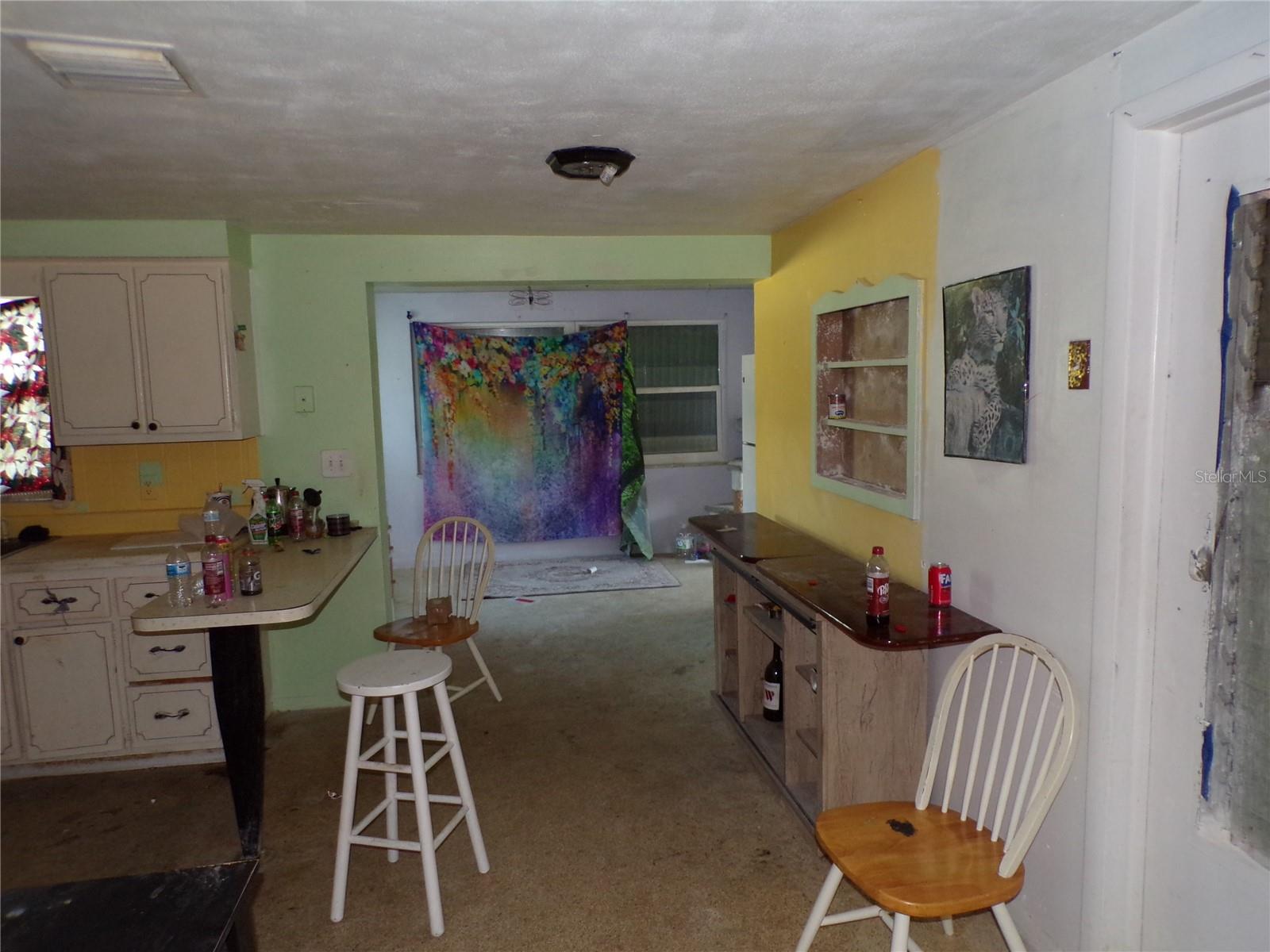 COLONIAL MANOR - Residential