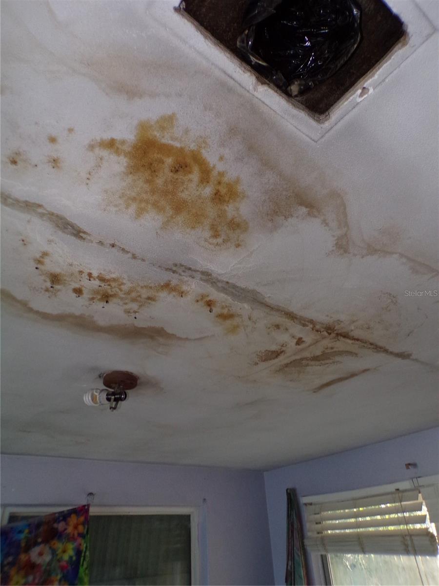 COLONIAL MANOR - Residential