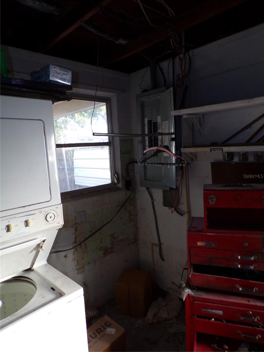 COLONIAL MANOR - Residential