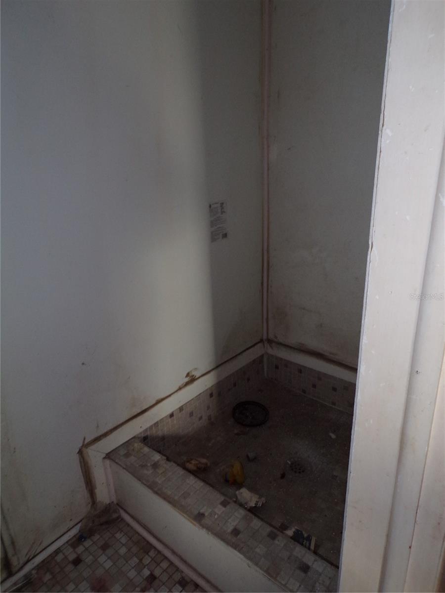 COLONIAL MANOR - Residential