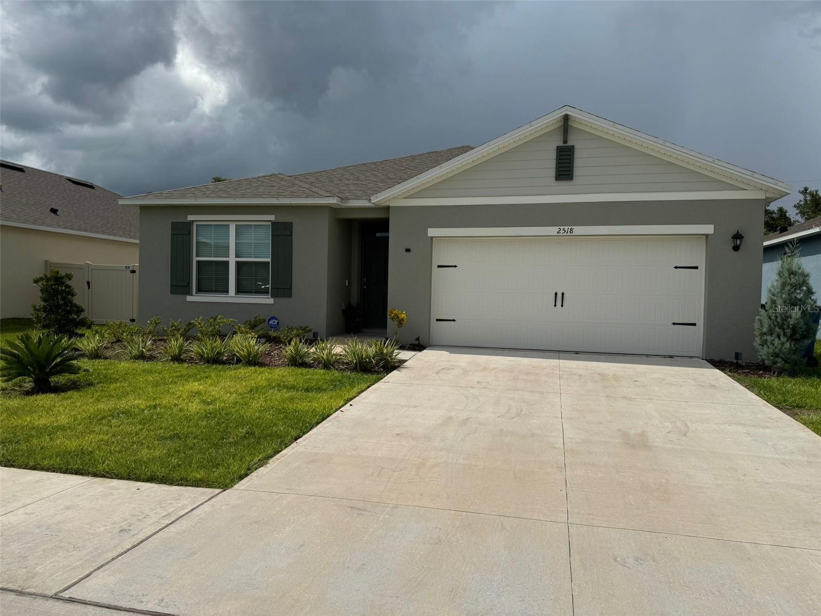 For Rent: 4-bedroom, 2-bathroom property in Haines City! This charming property is located in the quiet and growing Hammock Reserve neighborhood, in the heart of Haines City. This modern, single-story residence features 4 spacious bedrooms, 2 full bathrooms, an open-concept kitchen, modern appliances, and a cozy backyard perfect for enjoying time with family or friends. The two-car garage and functional layout make this home an ideal choice for those seeking comfort and style. The best feature of this property is its strategic location, which combines residential tranquility with easy access to entertainment, shopping, and nature: Parks and Recreation:
Minutes from Lake Eva Park, one of the most complete parks in the area with a lake, picnic area, sports courts, walking trails, and a community pool. Also close to Southern Dunes Golf & Country Club, ideal for golf lovers. For family fun, this property is close to LEGOLAND Florida and Walt Disney World Resort. Perfect for families or weekend getaways, it's also very close to supermarkets, gas stations, local restaurants, and well-known chains! Plus, it has quick access to US 27 and I-4, making it easy to travel to Orlando, Davenport, or Tampa. This area also has nearby public and private schools. Here, you have space, comfort, location, and access to the best of Central Florida.