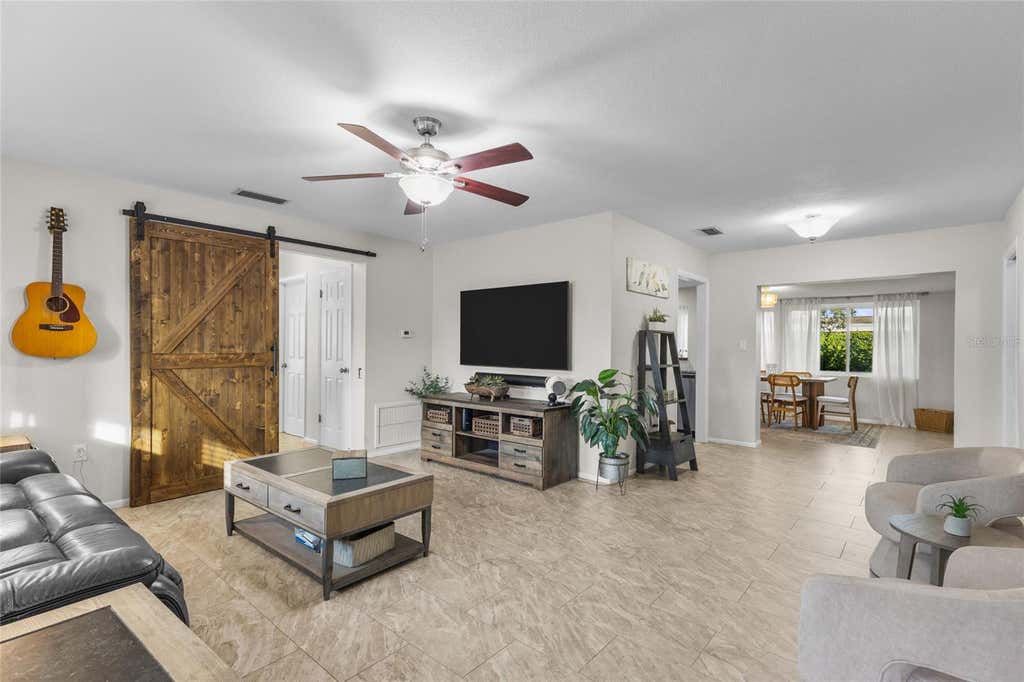 Photo of 3015 Southern Parkway W, Bradenton, FL 34205 (MLS # A4702108)