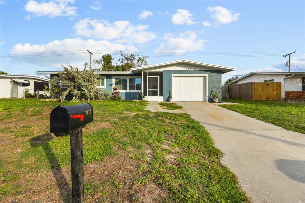 Photo of 3015 Southern Parkway W, Bradenton, FL 34205 (MLS # A4702108)