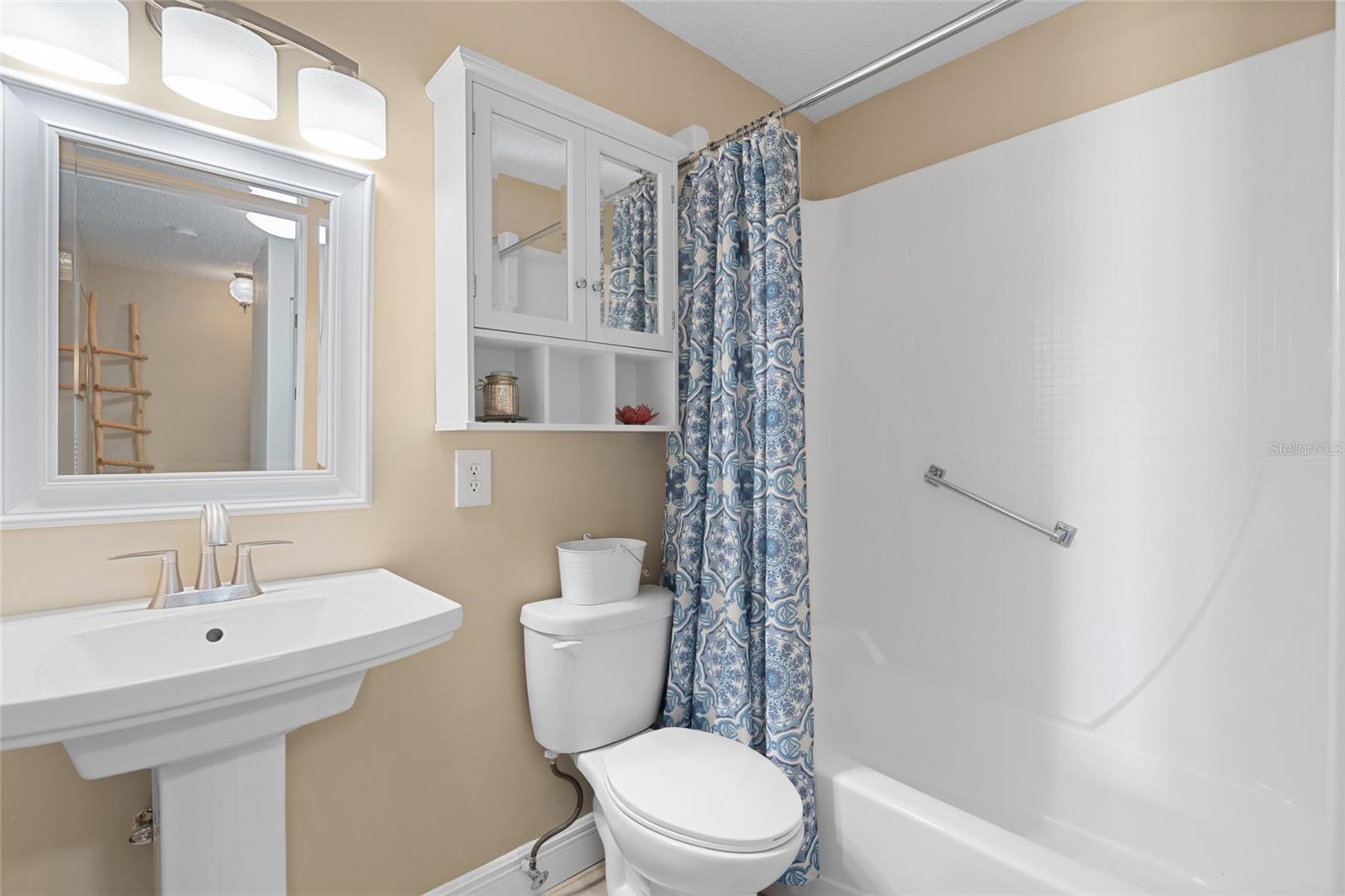 MEDITERRANEAN MANORS - Residential