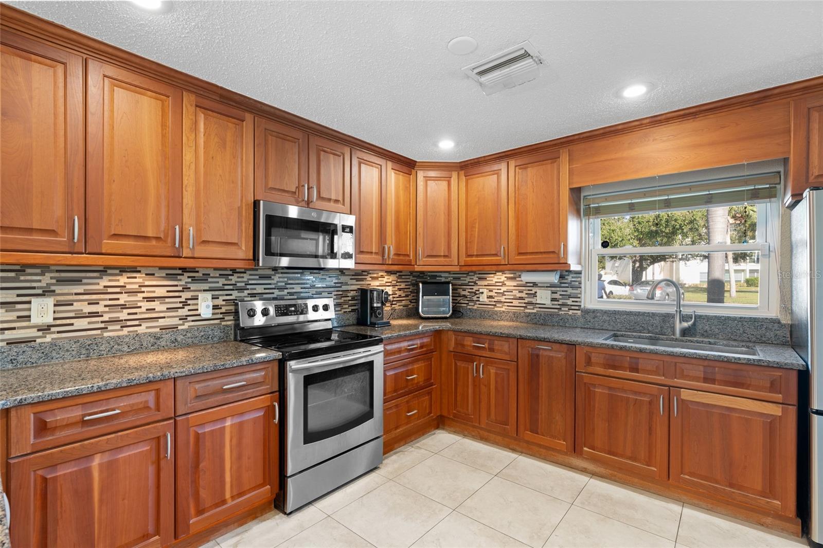 MEDITERRANEAN MANORS - Residential