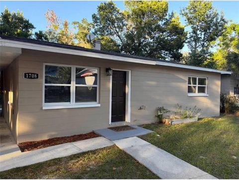 Photo of 1708 High Street, Leesburg, FL 34748 (MLS # G5114401)