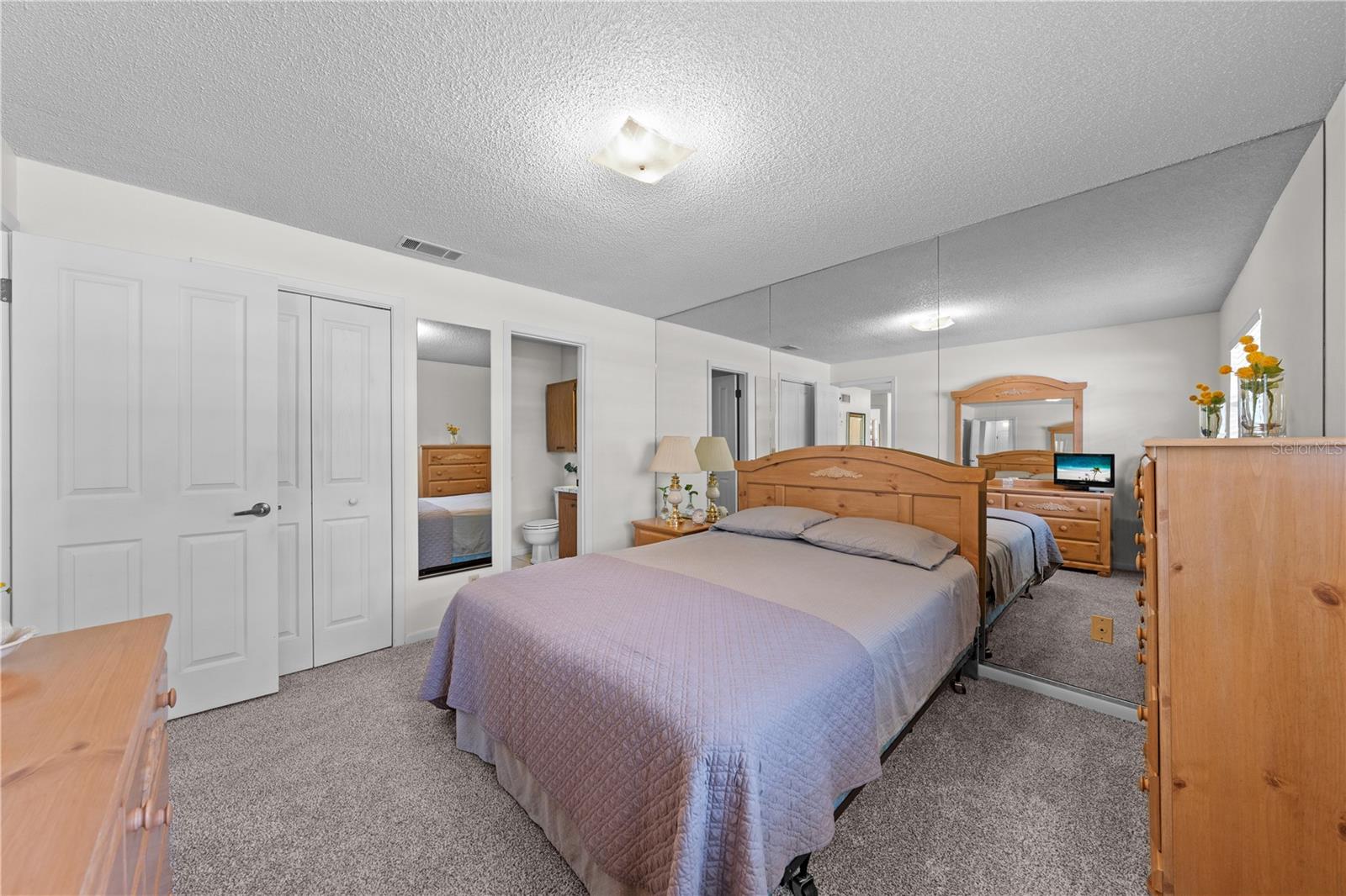 LAKEFRONT ADDN - Residential