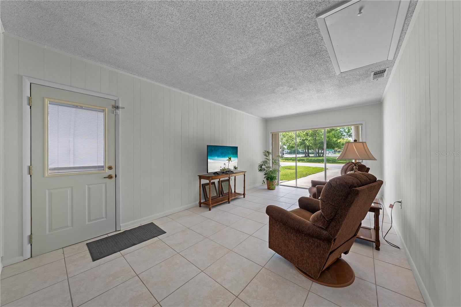 LAKEFRONT ADDN - Residential
