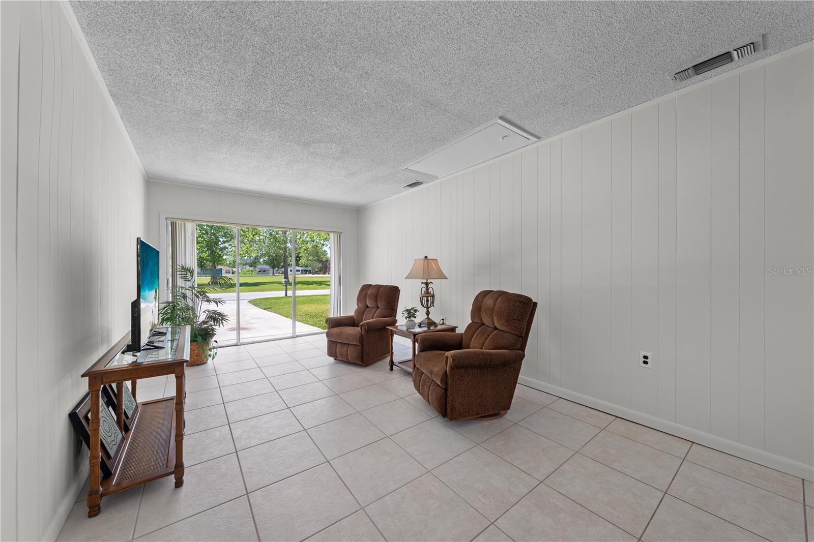 LAKEFRONT ADDN - Residential