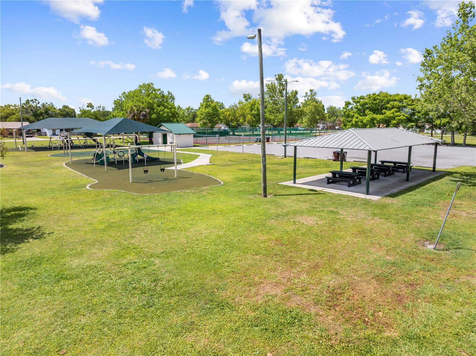 LAKEFRONT ADDN - Residential
