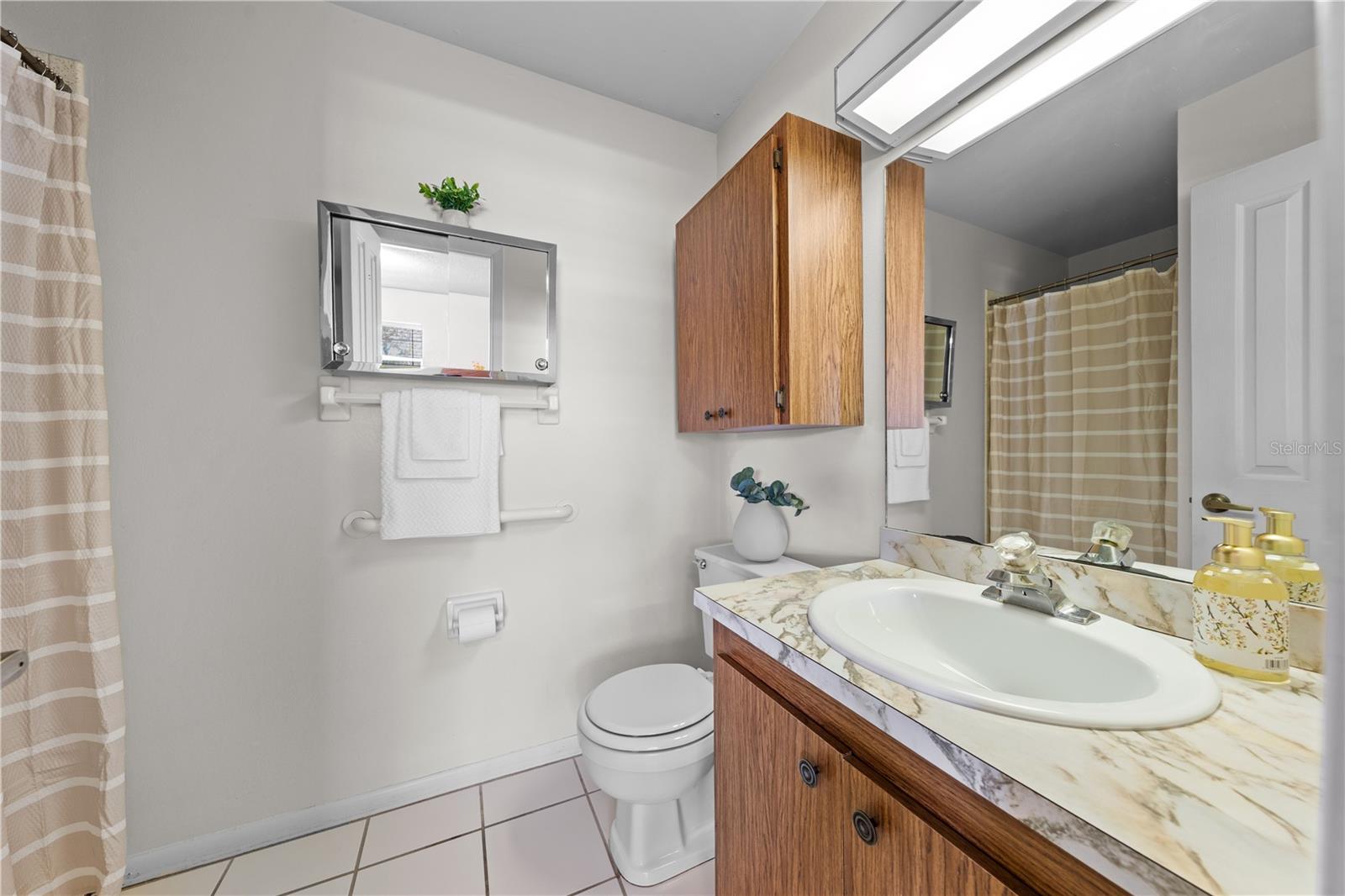 LAKEFRONT ADDN - Residential