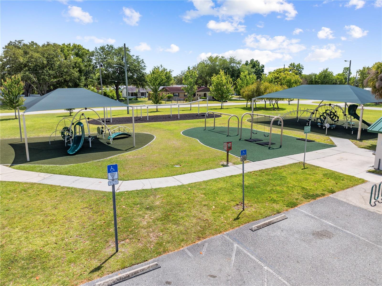 LAKEFRONT ADDN - Residential