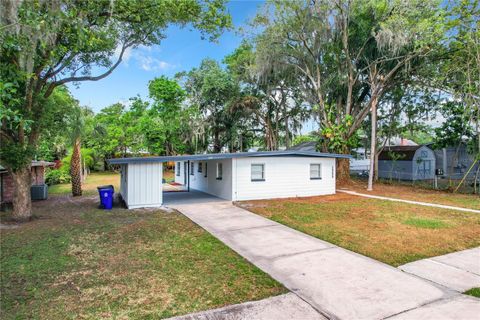 A home in LAKELAND